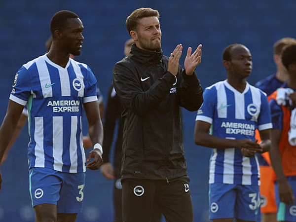 Fabian Hurzeler Ungkap Alasan Brighton Gelar Laga Pramusim Tertutup